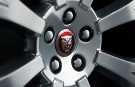 휠 센터 배지 - Red Logo image