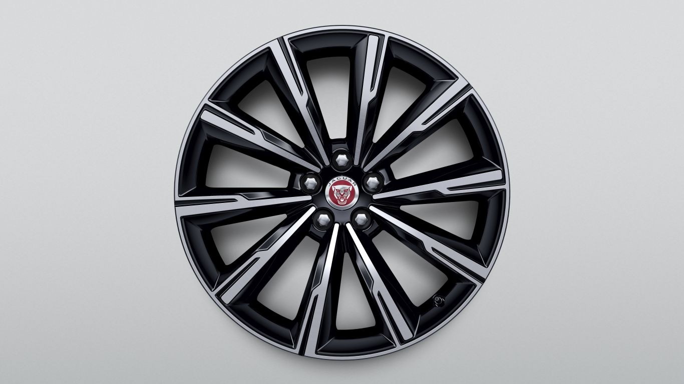 20" Style 1066, Diamond Turned with Gloss Black contrast, rear
