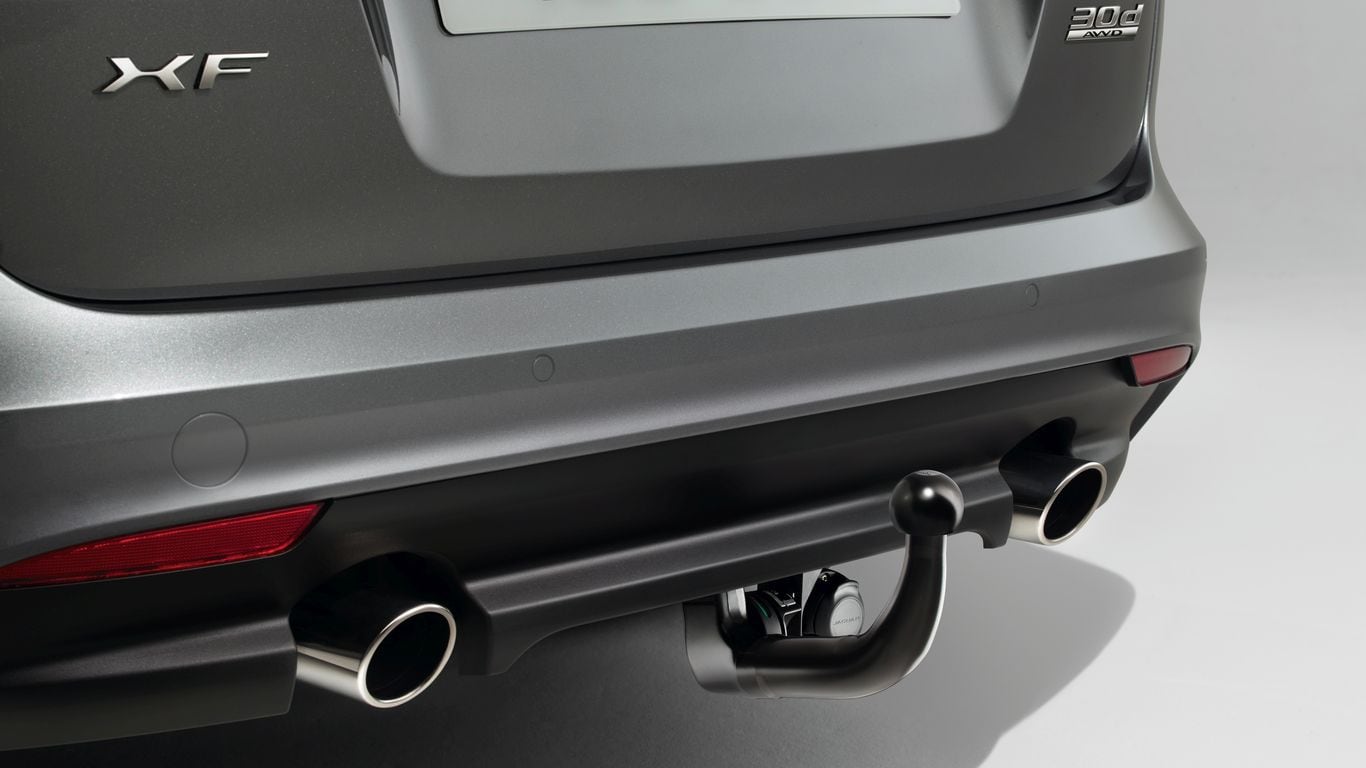 Detachable Tow Bar Kit, LH Exhaust, 18MY - Pre 21MY image